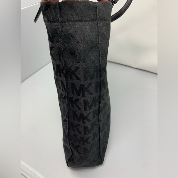 Michael Kors Monogram Black Bag - Picture 6 of 9